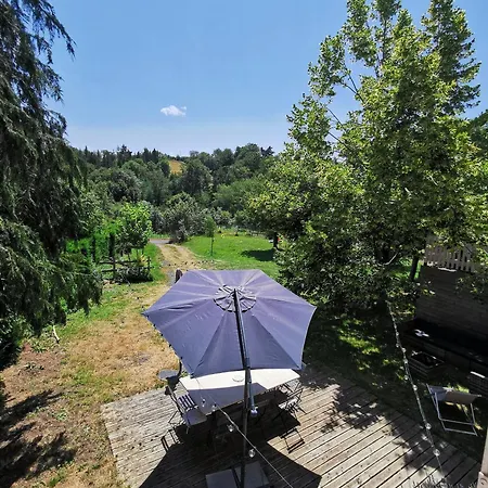 Semesterbostad La Maison Des Biscuits Loubaresse (Cantal)